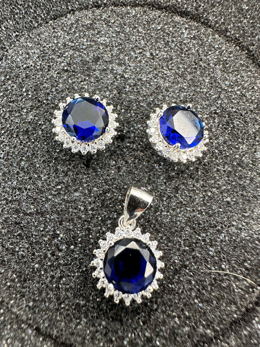 Juego dije y aretes, en plata italiana piedra SWAROZKI  azul marino